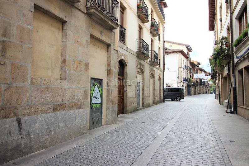 Foto 217f27a9-2fd9-411c-87dc-1530fd429203. Alquiler local comercial etxian inmobiliaria.- kale zaharra ().
bi lokal komertzialak alokagai.
hormigoizko eraikina, harrizko fatxada dotorearekin! en Oñati