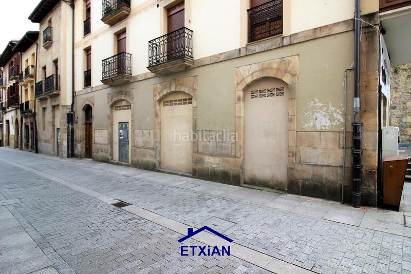 Foto 68d86a89-c5cc-4cb6-a3b5-aaa20b7cfc7c. Alquiler local comercial etxian inmobiliaria.- kale zaharra ().
bi lokal komertzialak alokagai.
hormigoizko eraikina, harrizko fatxada dotorearekin! en Oñati