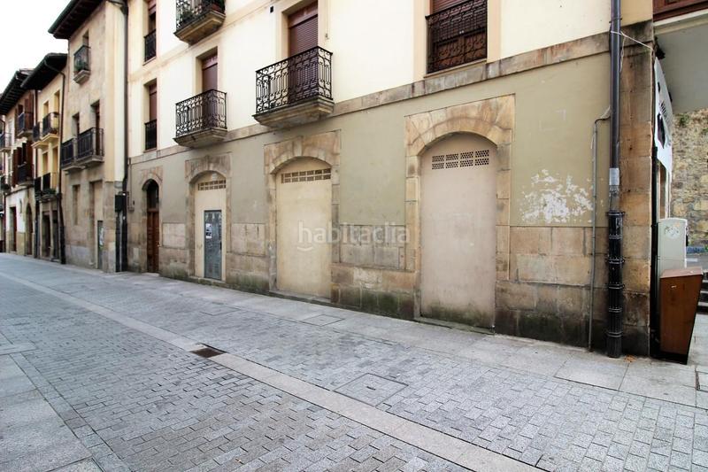 Foto 6d62d5f8-f4c1-4dda-be2a-3441e1072c57. Alquiler local comercial etxian inmobiliaria.- kale zaharra ().
bi lokal komertzialak alokagai.
hormigoizko eraikina, harrizko fatxada dotorearekin! en Oñati