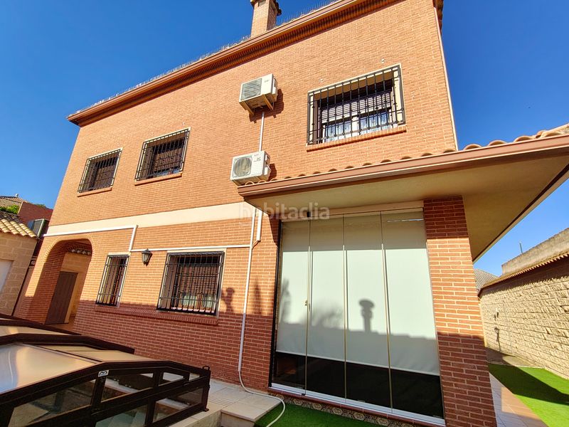 Foto 0800754a-7478-4b58-89a2-f517946dd434. Casa amb calefacció aparcament piscina a Herencia