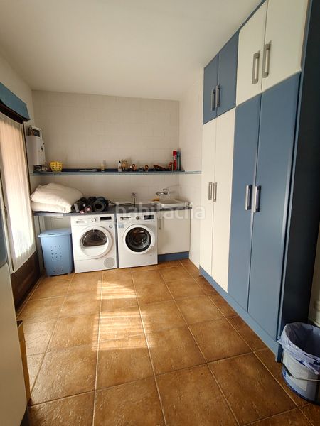 Foto 5635ed26-67a1-4e28-bc70-cb2e149137fc. Casa amb calefacció aparcament piscina a Herencia