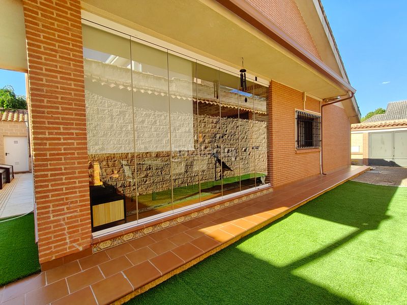 Foto d522dc15-0f32-42bf-9cca-db072b9f22c1. Casa amb calefacció aparcament piscina a Herencia