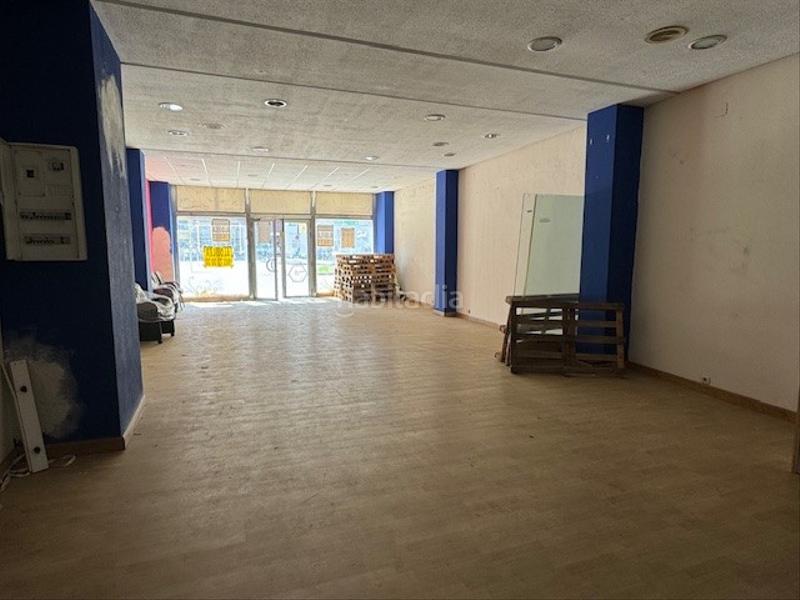 Foto cd720795-3be6-4ea3-a30c-dc556ecccd4c. Lloguer local comercial a avenida de cervantes 25 a Avilés