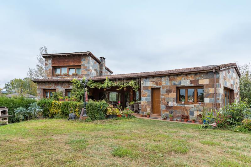 Foto 149e9b1d-6ced-4388-a52b-bec316da9dc1. Chalet dans lugar fonciello 59 dans Llanera