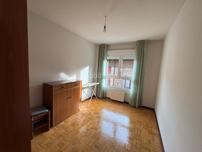 Foto 1774b98a-98c0-42c3-afb0-29522afe8379. Piso en calle carretera a busloñe 19 en Morcín