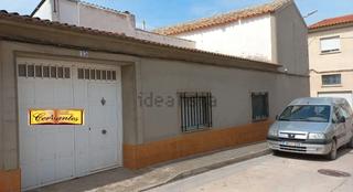 Xalet a Calle san luis 39. Luz, espacio y versatilidad en una casa de esquina con infinitas