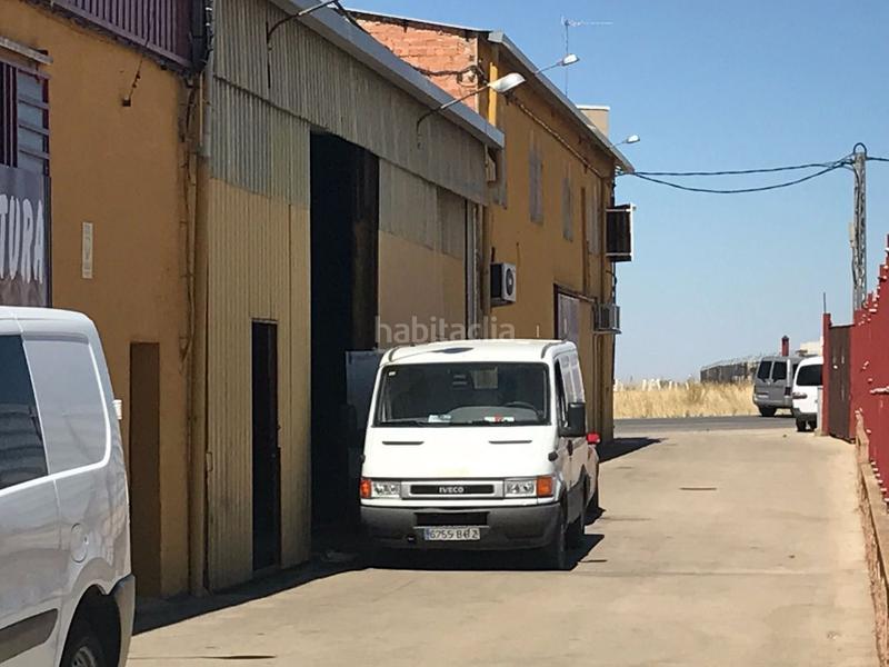 Foto 34a4c238-3288-427b-8e29-5b0804dc6e26. Industrial building in carretera de la solana 3 in Membrilla