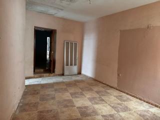 Casa en Calle calixto hornedo 23. oportunidad de inversin! encantador piso en planta baja en dai
