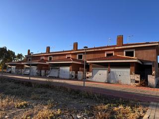 Casa adossada a Plaza ua-17 3. ¡increíble oportunidad de inversión! promoción de 9 chalets ados