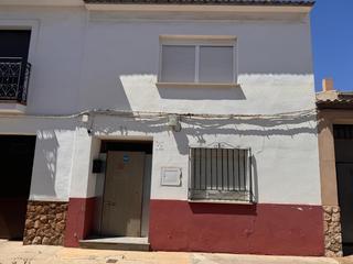 Casa a Calle colón 22. Oportunidad de inversión: casa con potencial en campo de criptan
