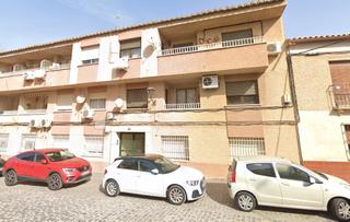 Appartement à Calle san antón 10. Venta de piso + garaje en manzanares - ¡oportunidad para inverso