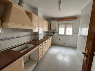 Piso en Calle socuéllamos 102. Espacio, luz y comodidad en el corazón de socuéllamos