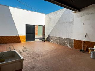 Maison à Membrilla. ¡oportunidad única en membrilla! casa espaciosa con gran patio y