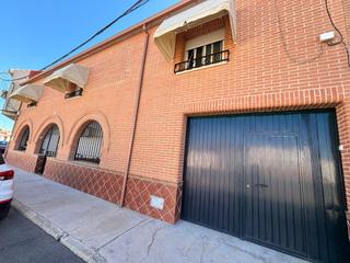 Maison à Fuente el Fresno. Casa en venta en fuente el fresno, 7 dormitorios.