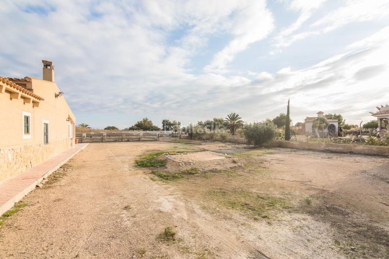 Foto 405cfb7f-20f8-4aaa-b0b3-f9d3c63c9d96. Chalet en baya-alta 46 en Las Bayas Elche / Elx