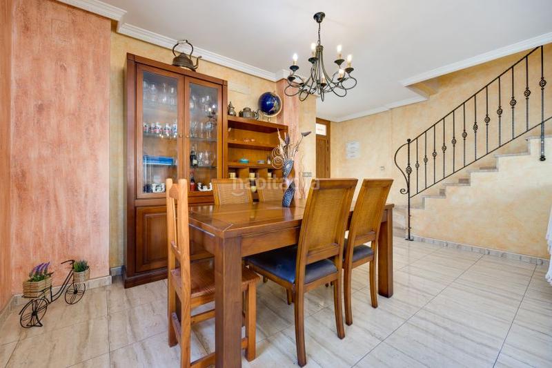 Foto 08c6f54a-ed30-4b8f-b752-2a68a83ee5a5. Casa a schiera in calle cortés valencianas 22 in Rojales