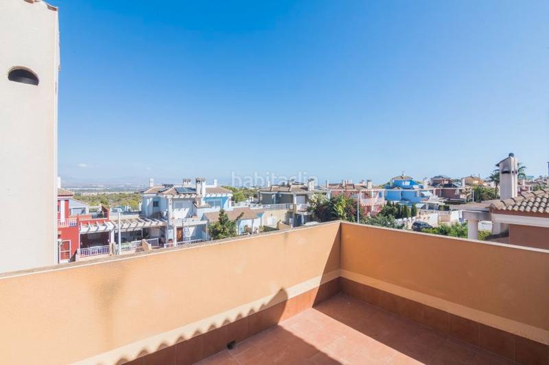 Foto 25ca39d5-fe31-45e2-9c7b-b74fc6378592. Casa adosada en calle monte de Santa Pola 10 en Monte Faro-Altomar II Santa Pola