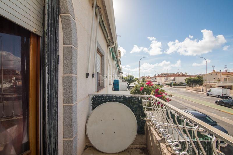 Foto a361862c-bf24-4310-a1ac-c2ffc5470d75. Casa adossada a avinguda verge del pilar 54 a Gran Playa Santa Pola