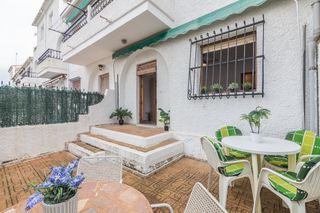 Maison à Calle severiano ballesteros 6. ¡tu bungalow adosado junto al club nautico de de santa pola!