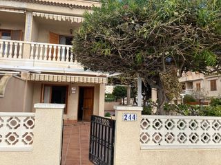 Alquiler Casa adosada  Avinguda vicente blasco ibañez 55. Chalet adosado en primera línea de playa