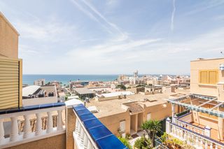 Casa adossada a Carrer juan sebastián elcano 3. ¡espectacular adosado con vistas al mar en santiago bernabéu!
