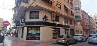 Lloguer Local Comercial a Carrer d'elx 37. ¡el espacio perfecto para tu negocio en el corazon de santa pola