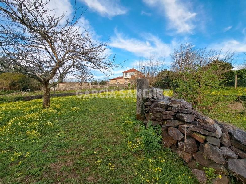 Foto c5c18a4d-ef22-4b25-bfa0-38645bfee58d. Terreny residencial a aldea abanqueiro 45 a Boiro