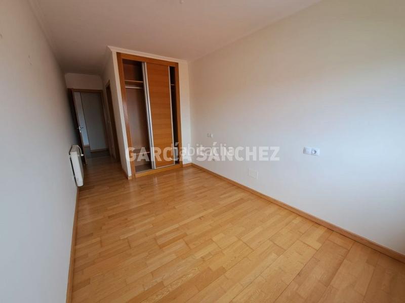 Foto 27ac19db-efb0-4c23-bf6f-d8f8457f6651. Apartament amb aparcament a Boiro