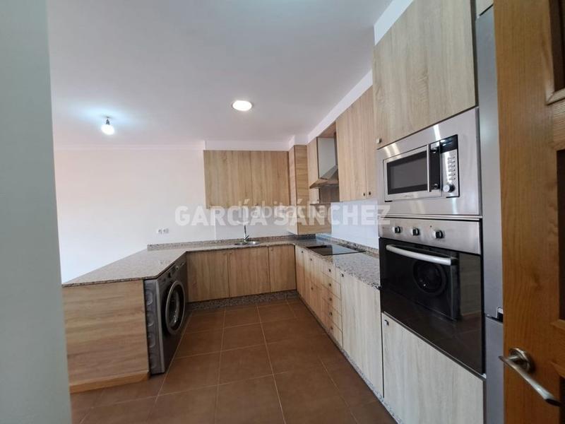 Foto 3669a1a9-e304-421d-a43e-20512bdfbf1c. Apartament amb aparcament a Boiro