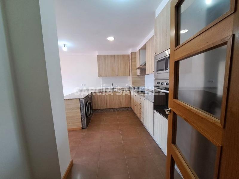 Foto 422a1e63-e100-4a1b-9f30-4fa516f9f758. Apartament amb aparcament a Boiro