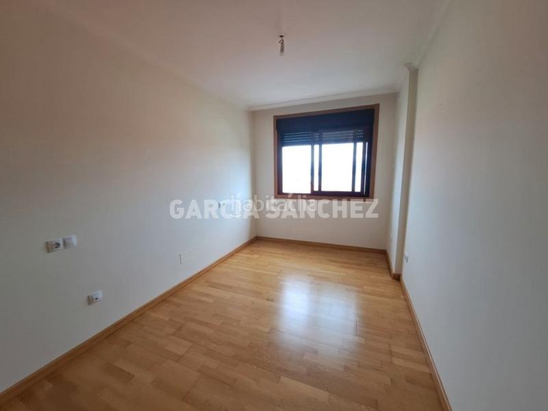 Foto 4468b62a-4b16-4dbf-a73b-ac7a266f880b. Apartament amb aparcament a Boiro