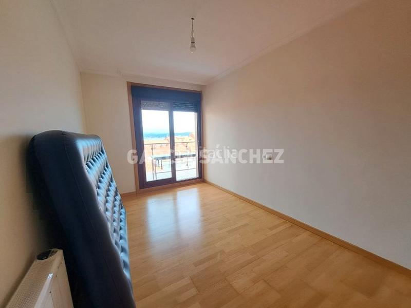 Foto 53d168df-4104-4c64-9a45-675e19b15b55. Apartament amb aparcament a Boiro