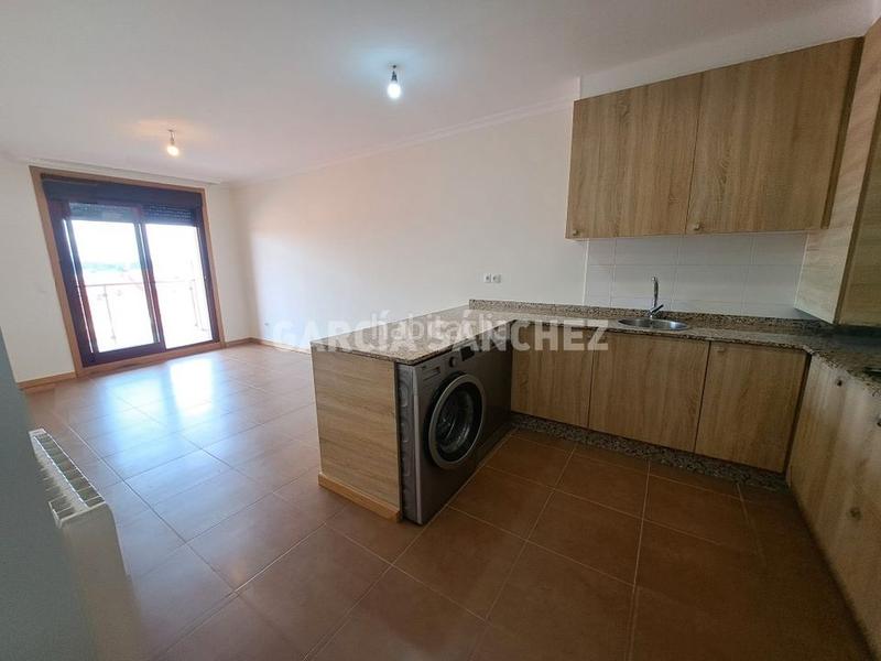 Foto a7f0a30b-2871-48ce-a838-500cda1f272d. Apartament amb aparcament a Boiro