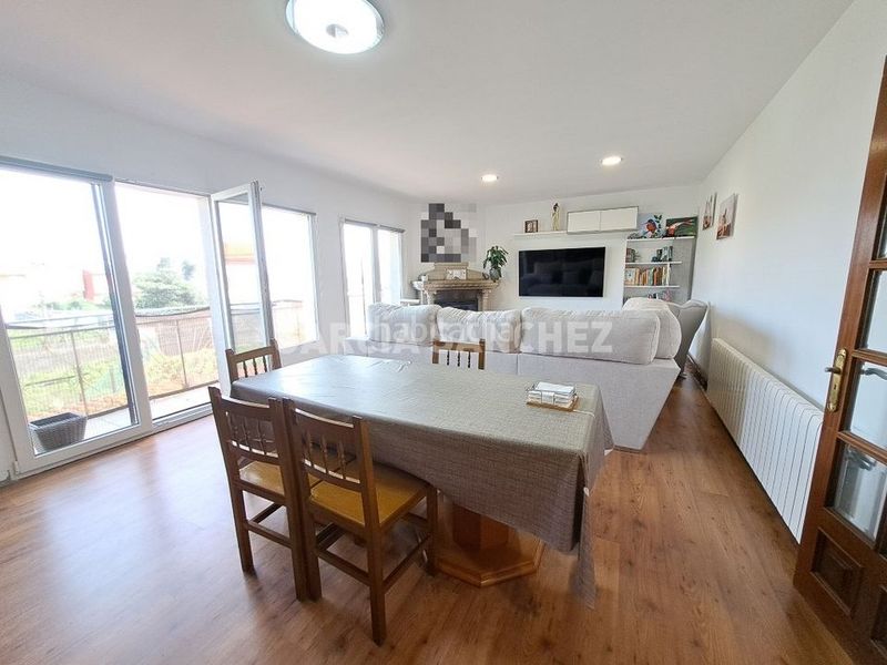 Foto 10e86bbe-837c-4bea-8fc1-602b7fd76b16. Xalet a aldea abanqueiro 28 a Boiro