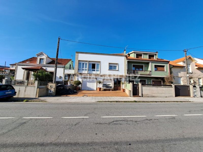 Foto efa53197-0695-4161-b952-bcc13abde874. Doppelhaus in rua 1 angustia 8 in Pobra do Caramiñal (A)