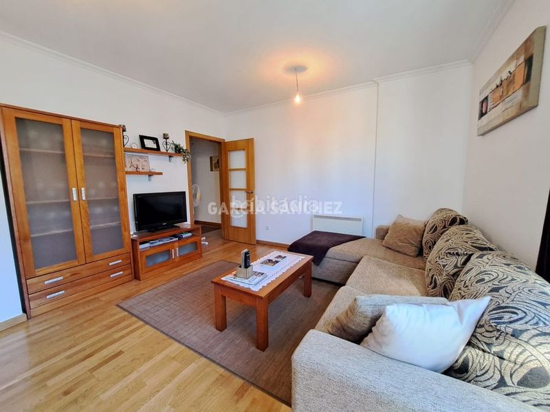 Foto 42f5bde8-5254-4fd5-981d-c458e3eeca00. Apartament a avenida da constitución 14 a Boiro