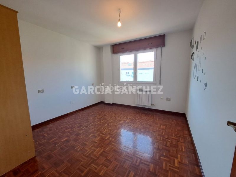 Foto d9029f87-b216-4d92-9678-8d659289f8bf. Pis a avenida da constitución 73 a Boiro