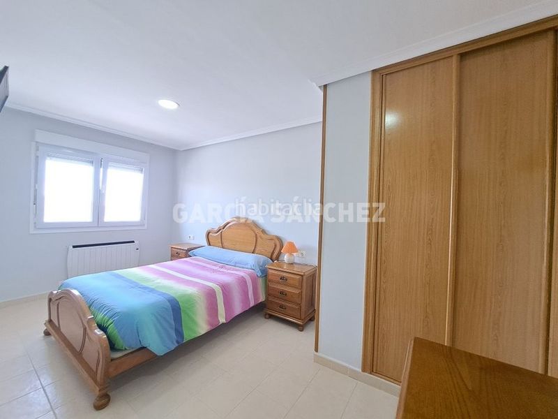 Foto a0d30b11-952c-47bf-984f-b660f077949e. Pis amb aparcament a Boiro