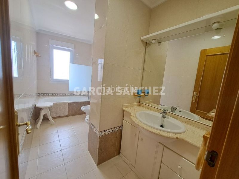Foto dc93261f-f702-4060-861f-3e1589dd3e35. Pis amb aparcament a Boiro