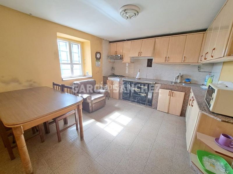 Foto a0eab407-a9d0-4752-af6b-e65a5e5fc159. Casa a Boiro
