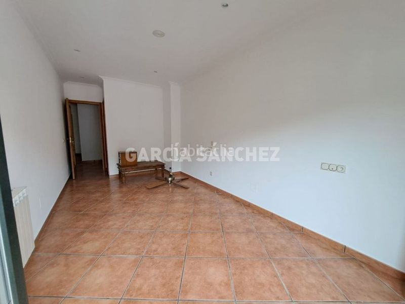 Foto c2136caa-79a2-437e-9dbf-210d8aa805b9. Piso en Boiro