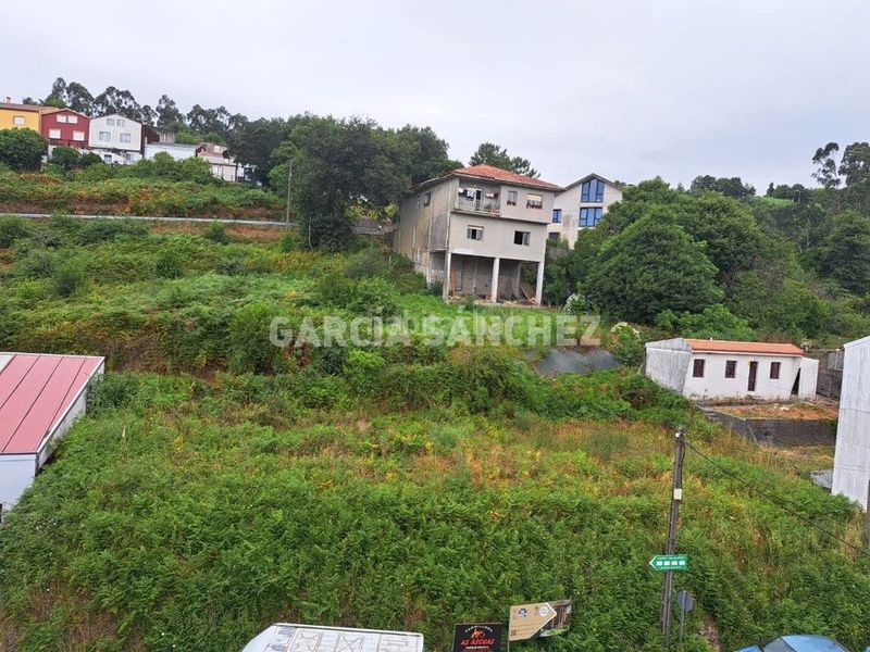 Foto e3041ccf-4ebb-40ef-9c95-d117a198e533. Terreny residencial a calle cimadevila 39 a Boiro