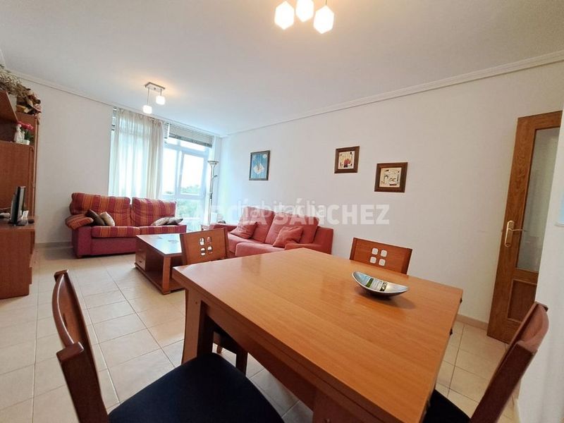 Foto f8f82ff5-98ea-4140-a446-cd63bebc4495. Apartamento en Boiro