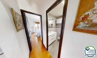 Apartment  Carrer poblat típic-plaça església. Apartamento piso las chavolas a 750m de la playa en empuriabrava