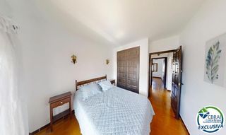 Piccolo appartamento  Carrer poblat típic-plaça església. Apartamento piso las chavolas a 750m de la playa en empuriabrava