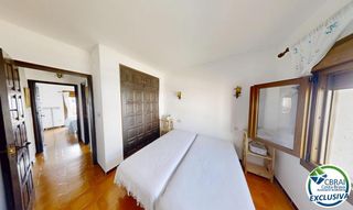 Apartament  Carrer poblat típic-plaça església. Apartamento piso las chavolas a 750m de la playa en empuriabrava