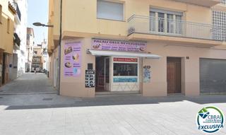 Local Comercial  Carrer de sant sebastià. ¡oportunidad de traspaso en pleno centro de roses!