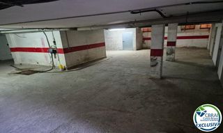 Car parking  Carrer del cap norfeu. Garaje moto en venta en roses y con 9 m2.