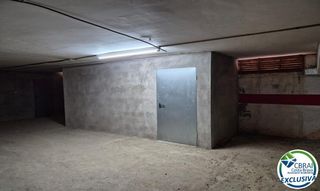 Autoparkplatz  Carrer del cap norfeu. Garaje moto en venta en roses y con 9 m2.