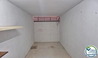 Aparcament cotxe  Carrer del cap norfeu. Garaje moto en venta en roses y con 9 m2.